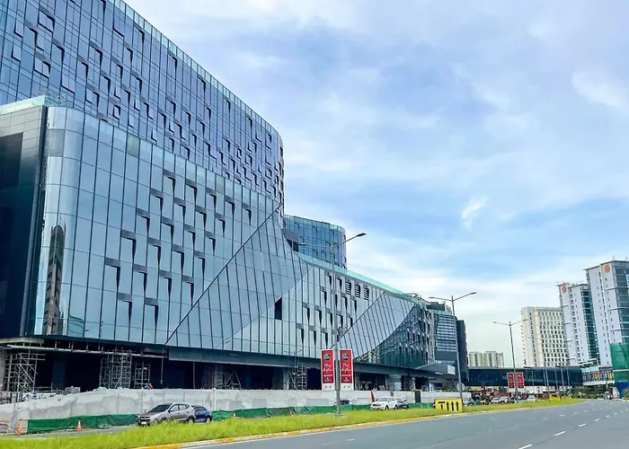 Modern 1br Near Solaire, Okada, Near Airport Manila